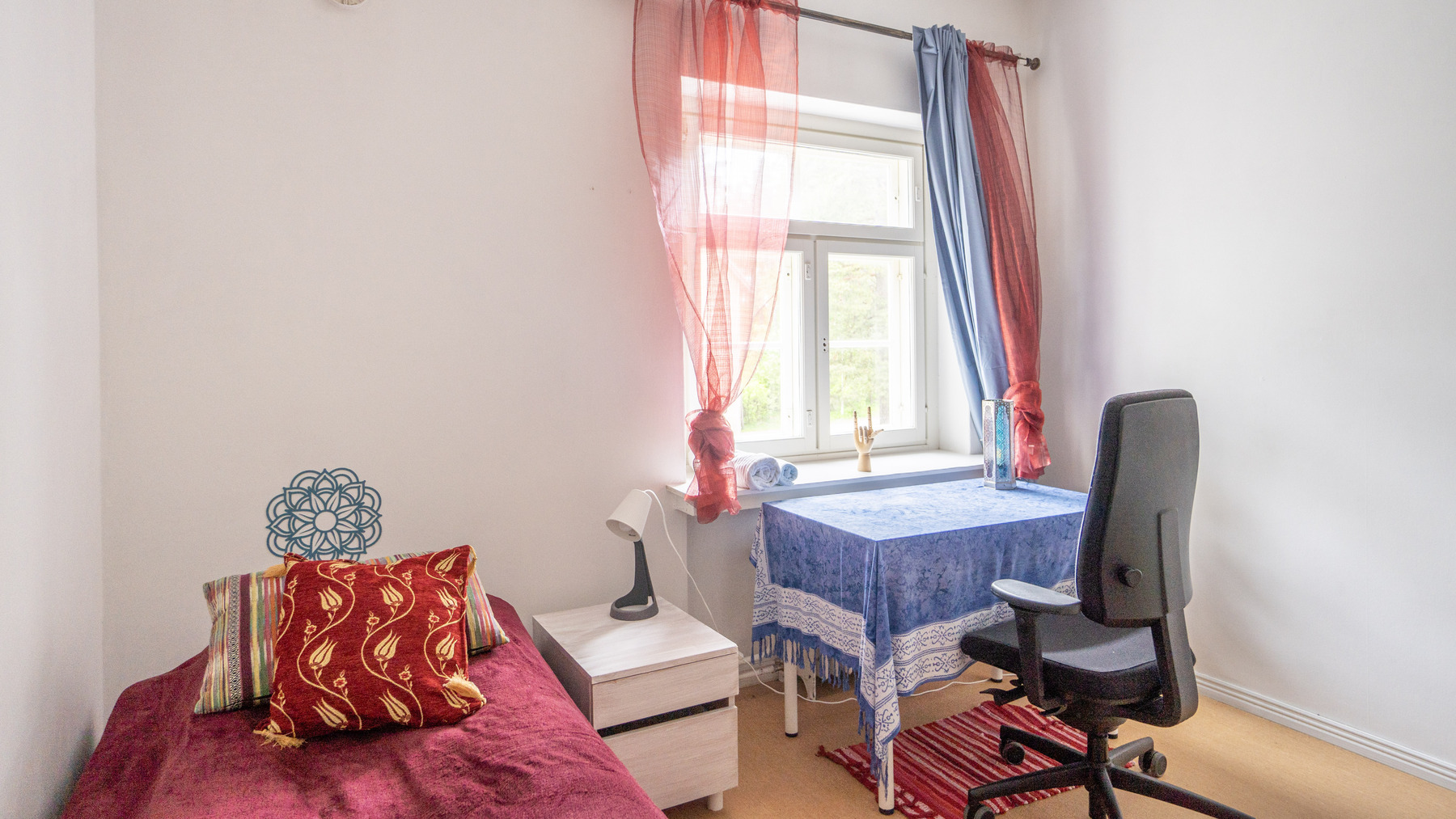 Blue & Red Room - Angle